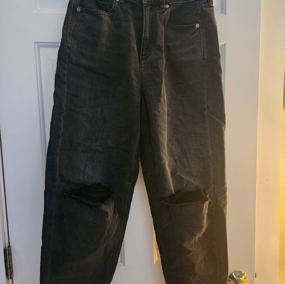 American Eagle high-waisted distressed relaxed mom Jean size 6 short black - Picture 1 of 5